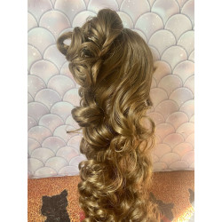 Wig Leeke Maroon queue de cheval bouclé